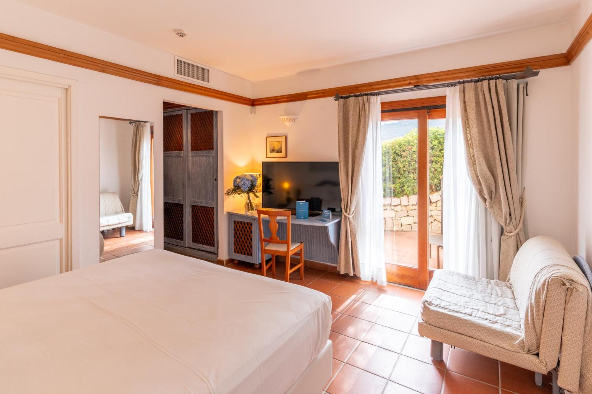 Classic Double or Twin Room Garden View
